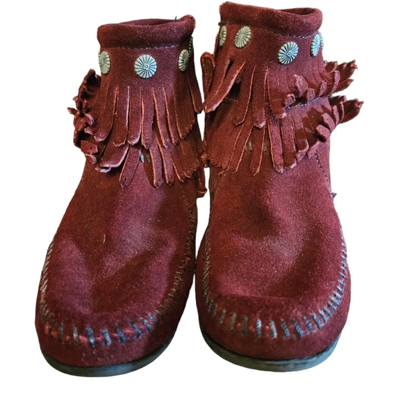 MINNETONKA Mocasin shoe Burgundy color size 6 1/2. - Picture 8 of 8